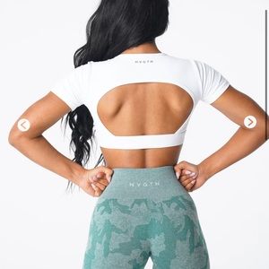 NVGTN white open back tee EUC size M